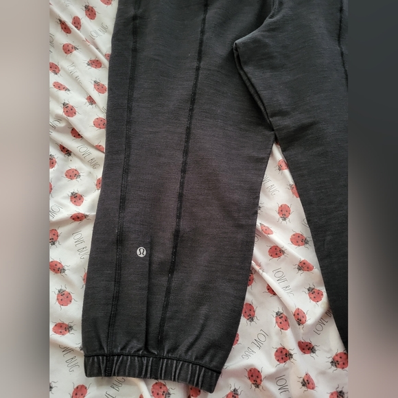 Lululemon crop pants, size 10. - Picture 2 of 16